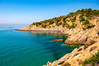 Thassos. Wspaniałe wybrzeże niedaleko Trypiti Beach. - foto: wnieznane.pl