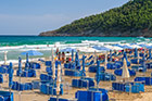 Thassos. Zalana przez morze plaża Paradise Beach. - foto: wnieznane.pl