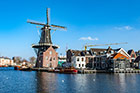 Haarlem. Zabytkowy wiatrak Molen De Adriaan. - foto: wnieznane.pl