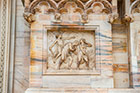 Mediolan. Pięknie zdobiona fasada katedry. - foto: wnieznane.pl