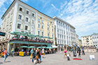 Salzburg. Wokół Alter Markt - jednego z głównych placów miasta. - foto: wnieznane.pl