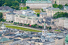 Salzburg. Widok z góry na miasto. W tle Schloss Mirabell. - foto: wnieznane.pl