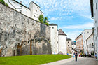 Salzburg. Podejście do twierdzy Hohensalzburg. - foto: wnieznane.pl