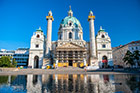 Wiedeń. Charakterystyczny kościół Karlskirche. - foto: wnieznane.pl