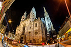 Wiedeń. Katedra św. Szczepana nocą. - foto: wnieznane.pl Wiedeń. Katedra św. Szczepana nocą. - foto: wnieznane.pl