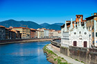Piza. Chiesa di Santa Maria della Spina nad rzeką Arno. - foto: wnieznane.pl