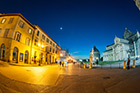 Piza. Piazza dei Miracoli nocą. - foto: wnieznane.pl