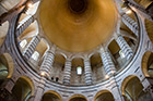 Piza. We wnętrzu Baptysterium przy Piazza dei Miracoli. - foto: wnieznane.pl