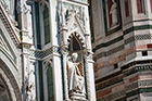 Florencja. Detale architektoniczne Katedry Santa Maria del Fiore. - foto: wnieznane.pl