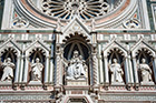 Florencja. Detale architektoniczne Katedry Santa Maria del Fiore. - foto: wnieznane.pl