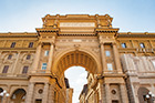 Florencja. Łuk triumfalny Arcone przy Piazza della Repubblica. - foto: wnieznane.pl