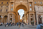 Florencja. Łuk triumfalny Arcone przy Piazza della Repubblica. - foto: wnieznane.pl