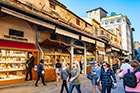 Florencja. Zakłady i sklepy jubilerskie na Ponte Vecchio. - foto: wnieznane.pl