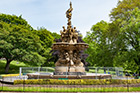 Edynburg. W ogrodach Princes Street Gardens - Ross Fountain. - foto: wnieznane.pl