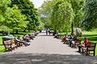 Edynburg. Relaks w ogrodach Princes Street Gardens. - foto: wnieznane.pl