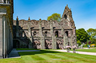 Edynburg. Na terenie Holyrood - ruiny opactwa Holyrood Abbey. - foto: wnieznane.pl