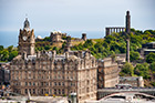 Edynburg. Widok na miasto z Zamku w Edynburgu (Edinburgh Castle) - Calton Hill. - foto: wnieznane.pl