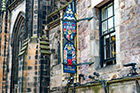 Edynburg. Wzdłuż Królewskiej Mili (Royal Mile) - budynek The Hub. - foto: wnieznane.pl
