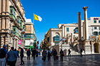 Malta, Valetta. Deptak i plac w centrum miasta. - foto: wnieznane.pl
