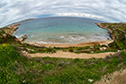 Malta. Malownicza plaża Selmun niedaleko miejscowości Mellieha. - foto: wnieznane.pl