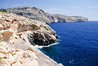 Malta. Klifowe wybrzeże niedaleko Blue Grotto. - foto: wnieznane.pl