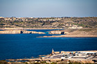 Malta. Na pierwszym planie port Cirkewwa, w tle Comino i Gozo. - foto: wnieznane.pl