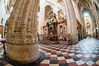 Segowia. Bogato zdobione wnętrze katedry w Segowii. - foto: wnieznane.pl