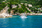 Korfu. Rejs wzdłuż wybrzeża w miejscowości Paleokastritsa. - foto: wnieznane.pl