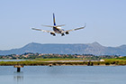 Korfu. Samolot lądujący na Korfu. - foto: wnieznane.pl