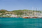 Bodrum. Rozległy port i marina stanowią jedną z atrakcji miasta. - foto: wnieznane.pl