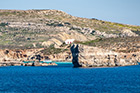 Gozo. Widok na Comino w trakcie rejsu promem. - foto: wnieznane.pl