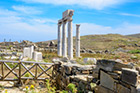 Mykonos. Na terenie starożytnych ruin na wyspie Delos. - foto: wnieznane.pl