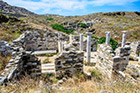 Mykonos. Na terenie starożytnych ruin na wyspie Delos. - foto: wnieznane.pl