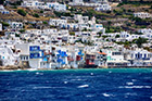 Mykonos. Little Venice widziane od strony morza. - foto: wnieznane.pl
