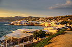 Mykonos. Little Venice w promieniach zachodzącego słońca. - foto: wnieznane.pl
