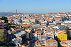 Lizbona. Zamek św. Jerzego. Widok na miasto. - foto: wnieznane.pl