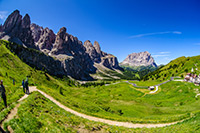 Dolomity, Passo Gardena (Przełęcz Gardena). - foto: wnieznane.pl