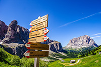 Dolomity, Passo Gardena (Przełęcz Gardena). - foto: wnieznane.pl