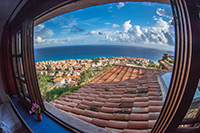 Kalabria. Wspaniały widok na zabudowania w Tropei. - foto: wnieznane.pl