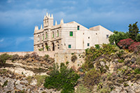 Kalabria. Santuario di Santa Maria dell'Isola w Tropei. - foto: wnieznane.pl