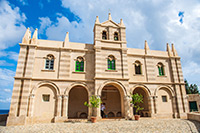 Kalabria. Santuario di Santa Maria dell'Isola w Tropei. - foto: wnieznane.pl