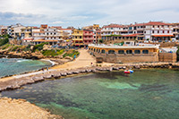 Kalabria. Widok na miasteczko Le Castella. - foto: wnieznane.pl