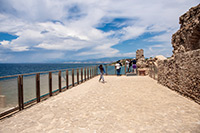 Kalabria. Zamek aragoński w miejscowości Le Castella. - foto: wnieznane.pl