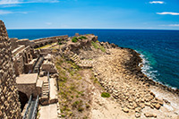 Kalabria. Zamek aragoński w miejscowości Le Castella. - foto: wnieznane.pl