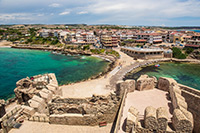 Kalabria. Zamek aragoński w miejscowości Le Castella. - foto: wnieznane.pl