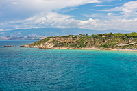 Kalabria. Piaszczysta plaża w miejscowości Le Castella. - foto: wnieznane.pl