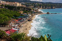 Kalabria. Wspaniałe górzyste wybrzeże Capo Vaticano. - foto: wnieznane.pl