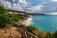 Kalabria. Wspaniałe górzyste wybrzeże Capo Vaticano. - foto: wnieznane.pl