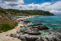 Kalabria. Wspaniałe górzyste wybrzeże Capo Vaticano. - foto: wnieznane.pl