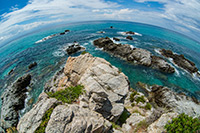 Kalabria. Wspaniałe górzyste wybrzeże Capo Vaticano. - foto: wnieznane.pl